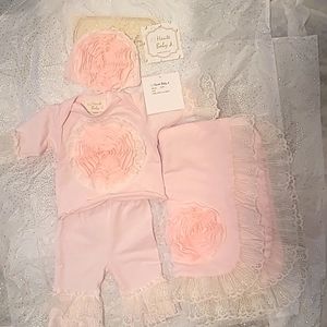 Haute Baby Legging Top Hat and Blanket Gift Set